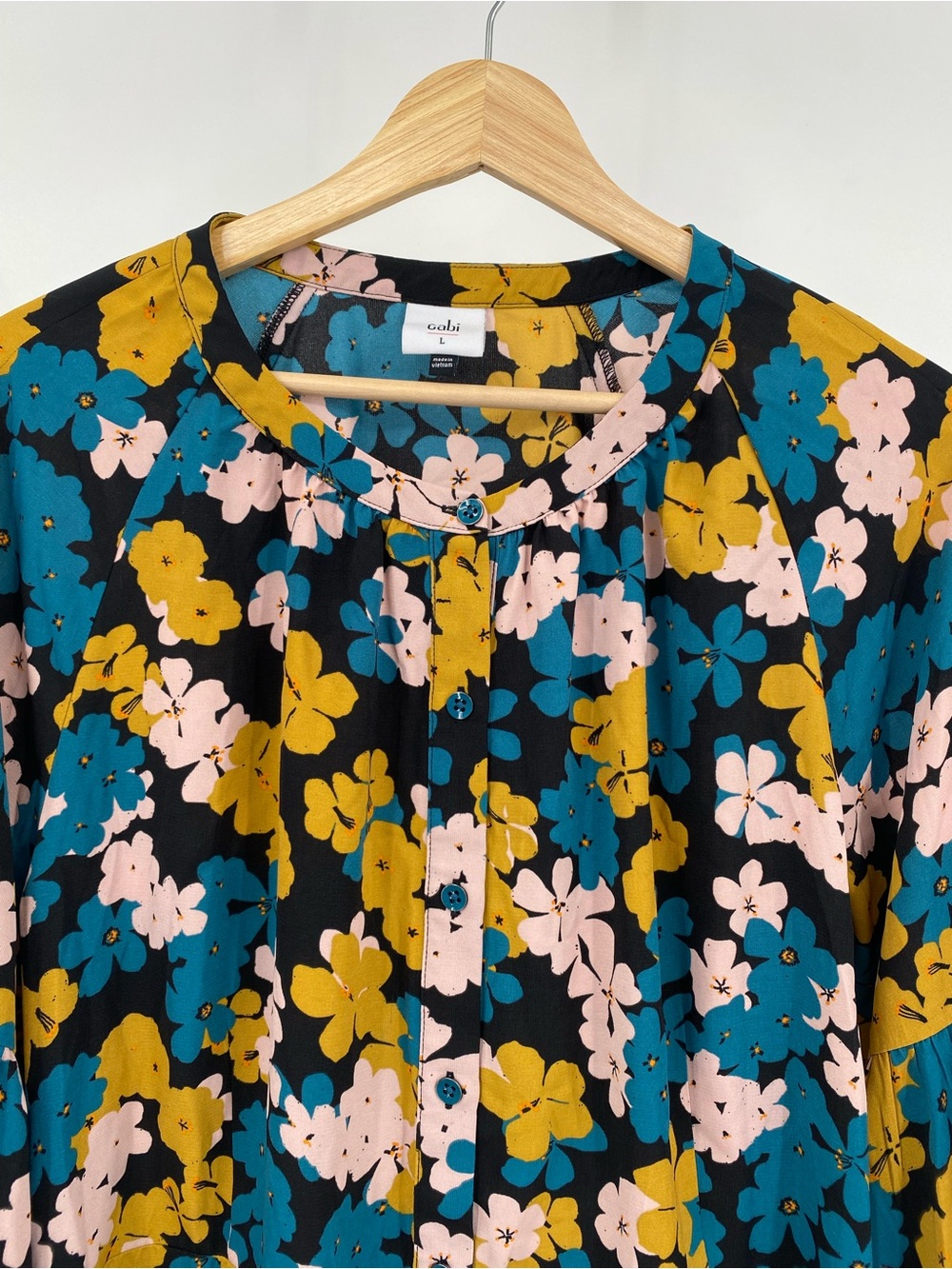 Cabi Favorite Floral Print V-Neck
Balloon Sleeve Blouse Multicolor Size L - Picture 5 of 11